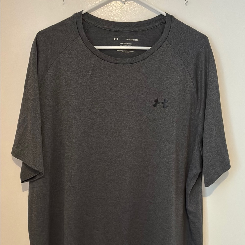 Underarmour mens XXL tshirt. Preowned